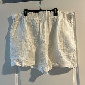 📌3 for $20📌 White swim cover shorts size XL